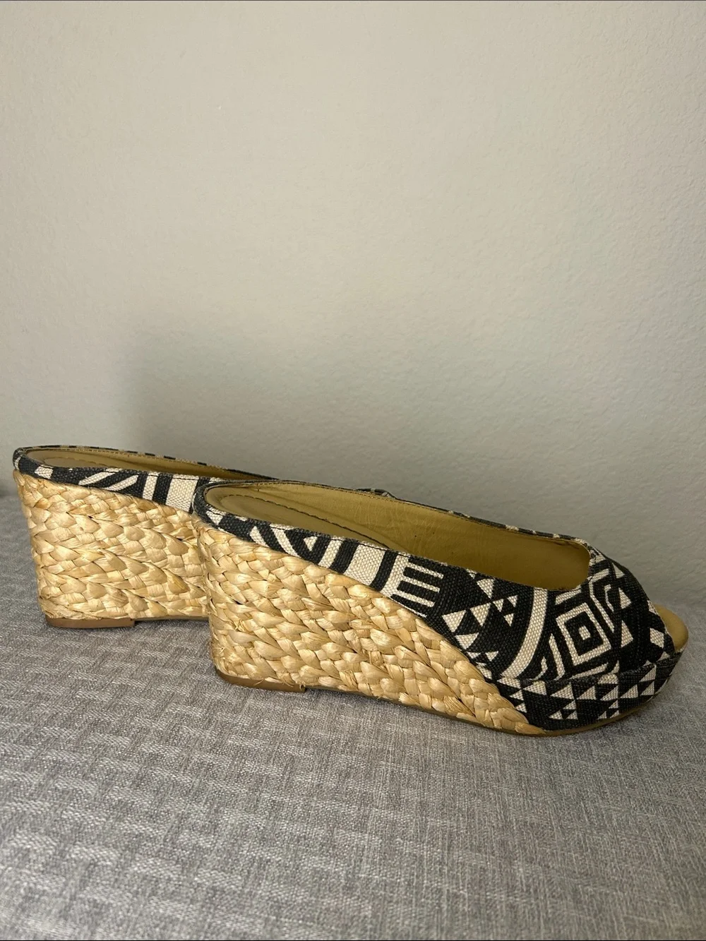 Laundry By Shelli Segal Black & Cream Geometric Wedge Mules